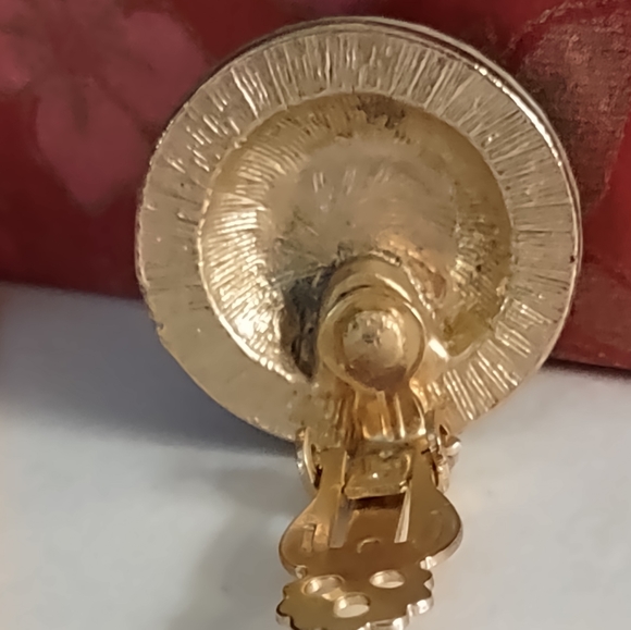 Vintage Green Glass Rivoli Clip Earrings - Picture 4 of 6